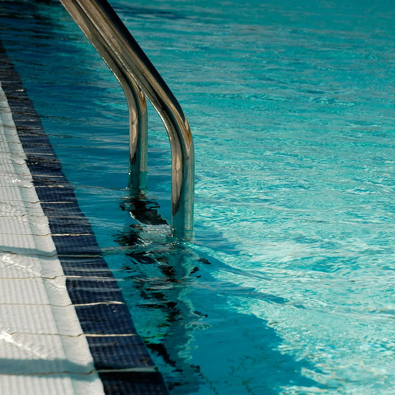 Saltwater vs. Traditional Chlorine Pools: Pros and Cons